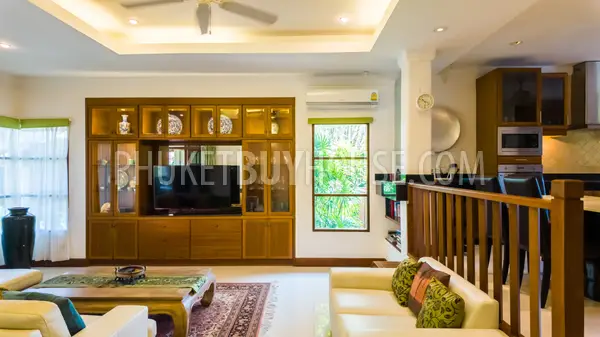 LAG22897: Spacious 3-Bedroom Lake Area Townhouse with Large Pool, Garden, and Private Parking. Photo #9