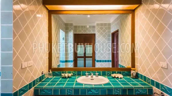 LAG22897: Spacious 3-Bedroom Lake Area Townhouse with Large Pool, Garden, and Private Parking. Photo #19