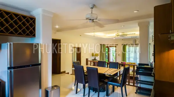 LAG22897: Spacious 3-Bedroom Lake Area Townhouse with Large Pool, Garden, and Private Parking. Photo #13