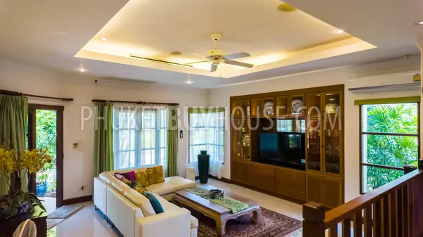 LAG22897: Spacious 3-Bedroom Lake Area Townhouse with Large Pool, Garden, and Private Parking. Photo #6
