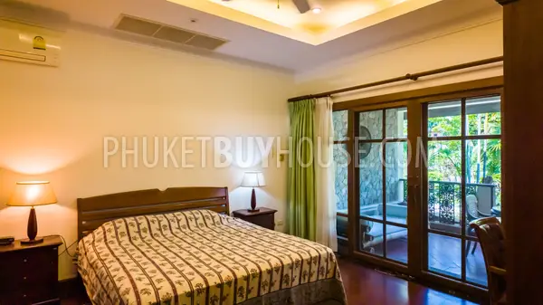 LAG22897: Spacious 3-Bedroom Lake Area Townhouse with Large Pool, Garden, and Private Parking. Photo #28