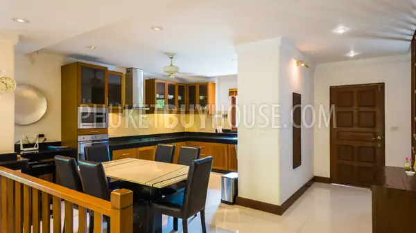 LAG22897: Spacious 3-Bedroom Lake Area Townhouse with Large Pool, Garden, and Private Parking. Photo #11