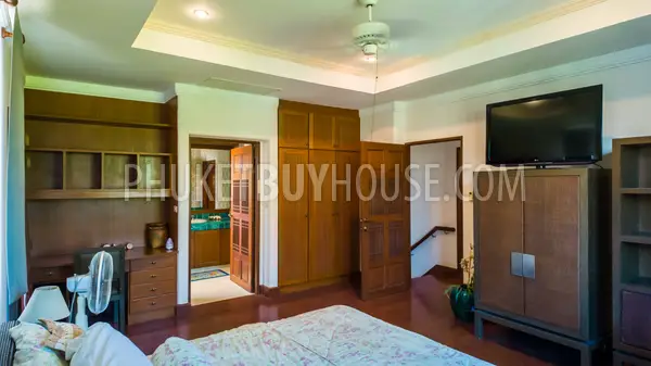 LAG22897: Spacious 3-Bedroom Lake Area Townhouse with Large Pool, Garden, and Private Parking. Photo #17