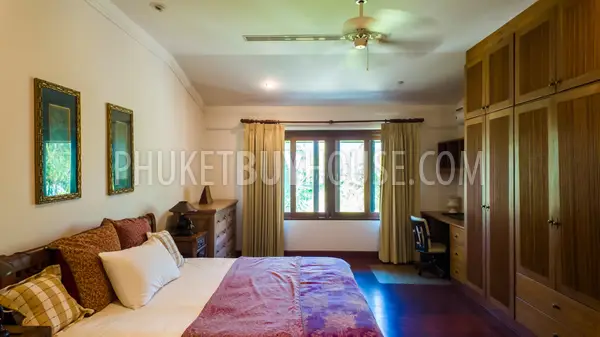 LAG22897: Spacious 3-Bedroom Lake Area Townhouse with Large Pool, Garden, and Private Parking. Photo #22