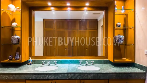 LAG22897: Spacious 3-Bedroom Lake Area Townhouse with Large Pool, Garden, and Private Parking. Photo #26
