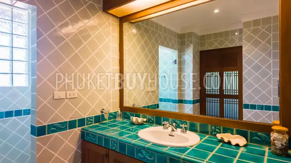 LAG22897: Spacious 3-Bedroom Lake Area Townhouse with Large Pool, Garden, and Private Parking. Photo #39