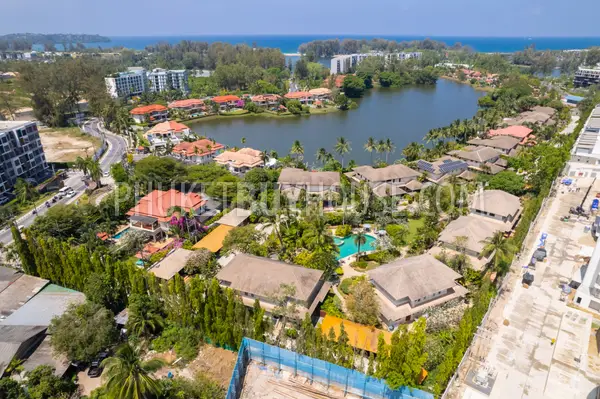 LAG22897: Spacious 3-Bedroom Lake Area Townhouse with Large Pool, Garden, and Private Parking. Photo #46