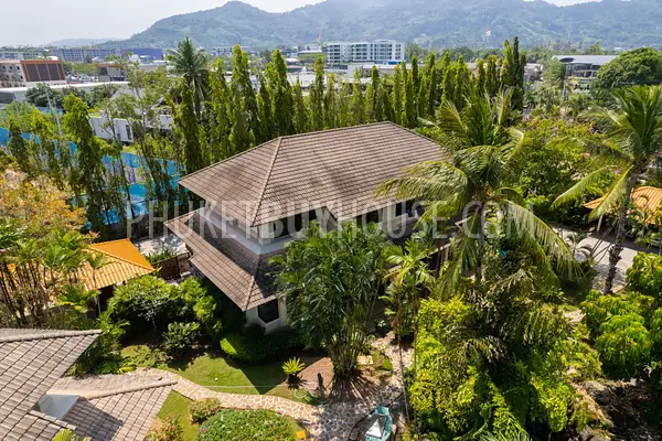 LAG22897: Spacious 3-Bedroom Lake Area Townhouse with Large Pool, Garden, and Private Parking. Photo #1
