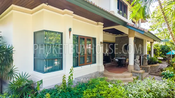 LAG22897: Spacious 3-Bedroom Lake Area Townhouse with Large Pool, Garden, and Private Parking. Photo #3