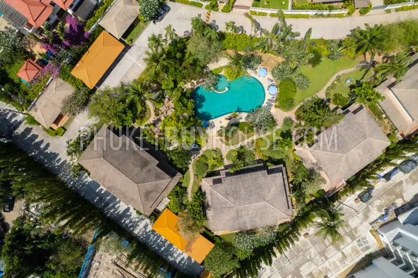LAG22897: Spacious 3-Bedroom Lake Area Townhouse with Large Pool, Garden, and Private Parking. Photo #47