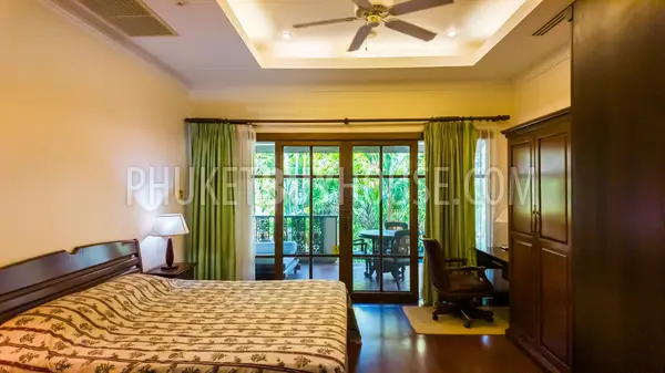 LAG22897: Spacious 3-Bedroom Lake Area Townhouse with Large Pool, Garden, and Private Parking. Photo #30