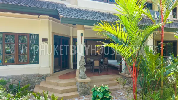 LAG22897: Spacious 3-Bedroom Lake Area Townhouse with Large Pool, Garden, and Private Parking. Photo #41