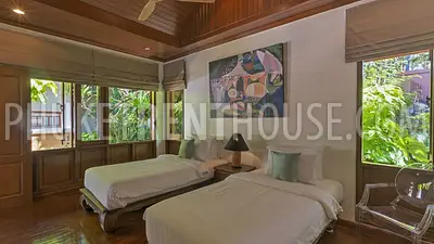 KAT8422: An Ocean Front Luxury 8 Bedroom Villa in 5 minute walk to Kata Beach. Photo #4