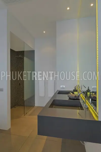 KAT8422: An Ocean Front Luxury 8 Bedroom Villa in 5 minute walk to Kata Beach. Photo #17