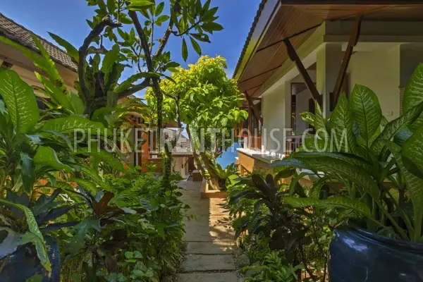 KAT8422: An Ocean Front Luxury 8 Bedroom Villa in 5 minute walk to Kata Beach. Photo #10