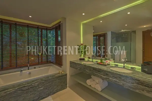 KAT8422: An Ocean Front Luxury 8 Bedroom Villa in 5 minute walk to Kata Beach. Photo #25