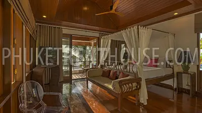 KAT8422: An Ocean Front Luxury 8 Bedroom Villa in 5 minute walk to Kata Beach. Photo #27