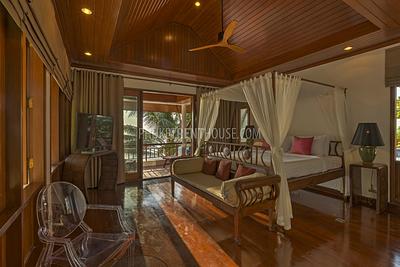 KAT8422: An Ocean Front Luxury 8 Bedroom Villa in 5 minute walk to Kata Beach. Photo #27