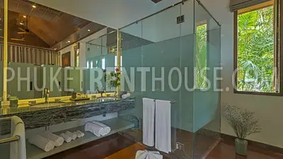 KAT8422: An Ocean Front Luxury 8 Bedroom Villa in 5 minute walk to Kata Beach. Photo #21
