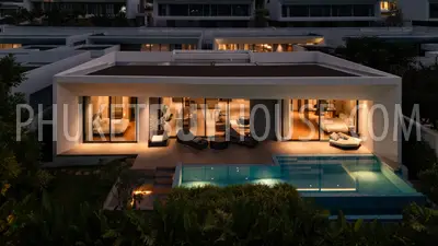 BAN7290: 4 Bedroom Villa with Expansive Greenery, Modern Architecture and Exceptional Facilities in Bangtao. Fotoğraf #2