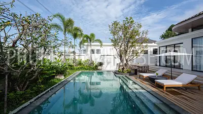 KAT22627: Elegant Double Master Bedroom Villa with Expansive Indoor-Outdoor Living in Kata. Fotoğraf #33