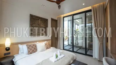 KAT22627: Elegant Double Master Bedroom Villa with Expansive Indoor-Outdoor Living in Kata. Fotoğraf #13