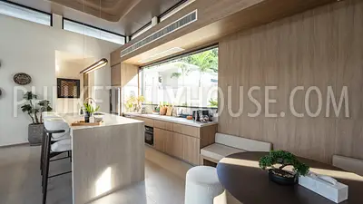 KAT22627: Elegant Double Master Bedroom Villa with Expansive Indoor-Outdoor Living in Kata. Fotoğraf #27
