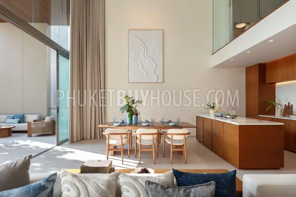 LAY22472: Spacious 3-Bedroom Duplex Condominium with Panoramic Views. Photo #7