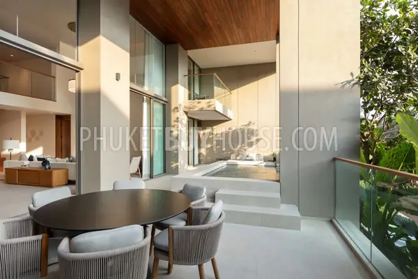 LAY22472: Spacious 3-Bedroom Duplex Condominium with Panoramic Views. Photo #4