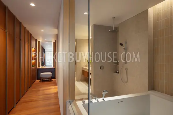 LAY22472: Spacious 3-Bedroom Duplex Condominium with Panoramic Views. Photo #9