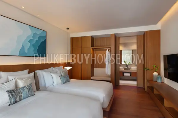 LAY22472: Spacious 3-Bedroom Duplex Condominium with Panoramic Views. Photo #11
