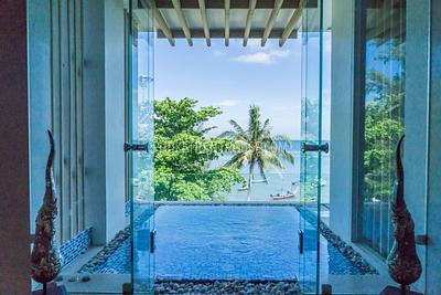 BAN10141: Luxury 2 Bedroom Penthouse right on BangTao Beach. Photo #2