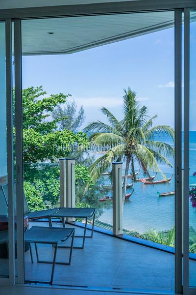 BAN10141: Luxury 2 Bedroom Penthouse right on BangTao Beach. Photo #15