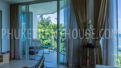 BAN10141: Luxury 2 Bedroom Penthouse right on BangTao Beach. Fotoğraf #16