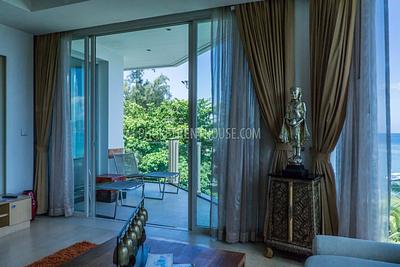 BAN10141: Luxury 2 Bedroom Penthouse right on BangTao Beach. Photo #16