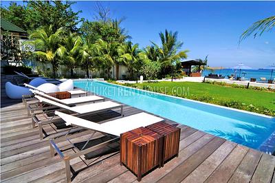 BAN10141: Luxury 2 Bedroom Penthouse right on BangTao Beach. Photo #122