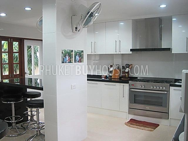 CHA1848: Beautiful large 3 bedroom house with big garden, swimming pool in Chalong Phuket for sale. Фото #8