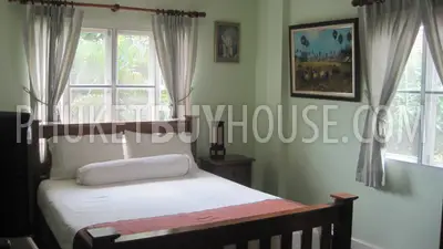 CHA1848: Beautiful large 3 bedroom house with big garden, swimming pool in Chalong Phuket for sale. Фото #11