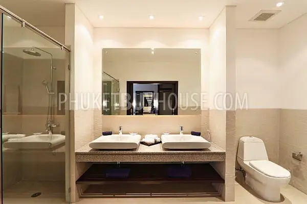 BAN22361: Sophisticated 2-Bedroom Condo with Private Pool, Steps from Bang Tao Beach. Photo #5