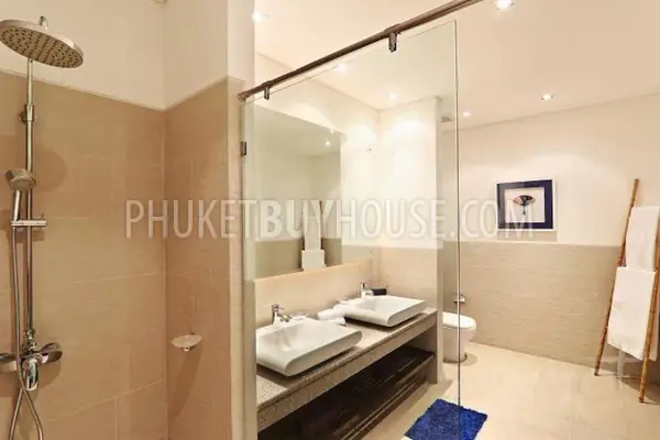 BAN22361: Sophisticated 2-Bedroom Condo with Private Pool, Steps from Bang Tao Beach. Photo #8