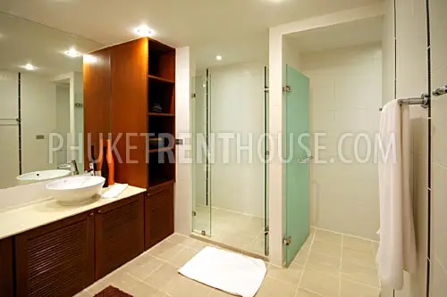 PAT11875: 3-bedroom piece of luxury minutes away from the heart of Phuket nightlife. Fotoğraf #37