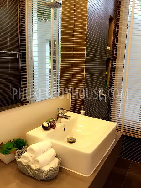 CHA2317: Luxury 3 bedroom Villa with private swimming pool and elegant sunbathing area in Chalong. Photo #4