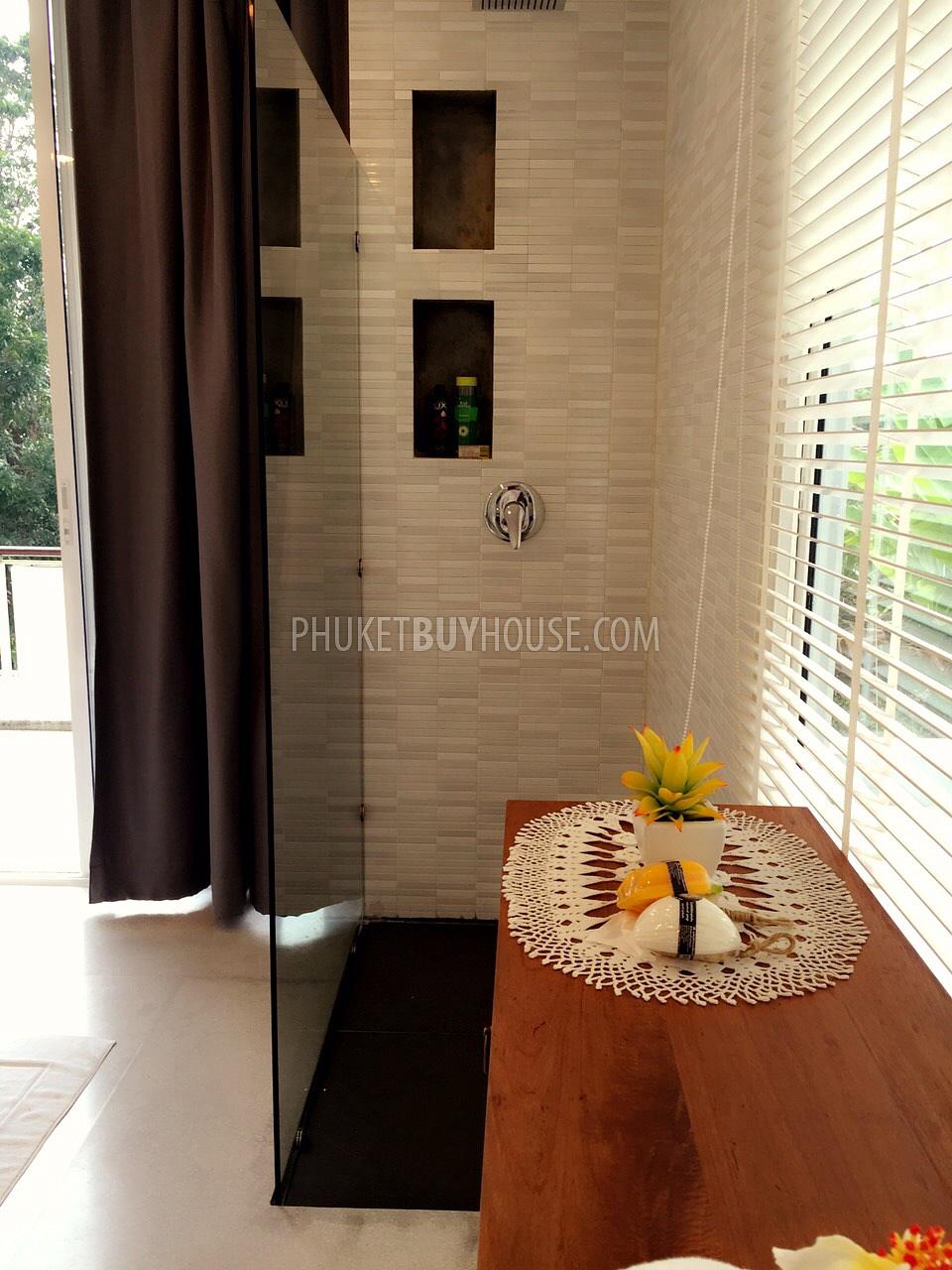 CHA2317: Luxury 3 bedroom Villa with private swimming pool and elegant sunbathing area in Chalong. Photo #4