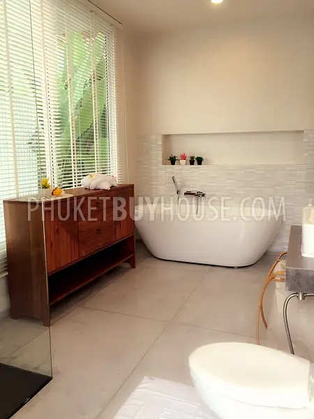 CHA2317: Luxury 3 bedroom Villa with private swimming pool and elegant sunbathing area in Chalong. Photo #11