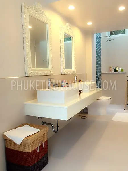 CHA2317: Luxury 3 bedroom Villa with private swimming pool and elegant sunbathing area in Chalong. Photo #13