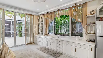 RAW22968: Spacious 6-Bedroom Family Residence. Fotoğraf #53