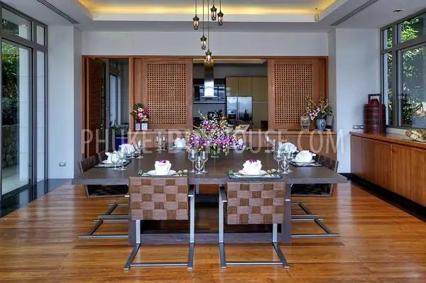 KAM71: Amazing 4 Bedrooms Beachfront Villa in Kamala. Photo #2
