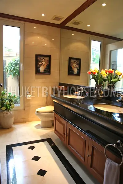 PAT2363: Luxury 2-storey Villa For Sale in Patong. Photo #8