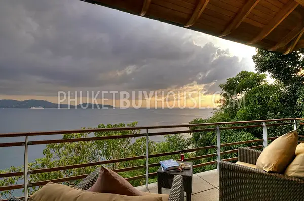 KAM71: Amazing 4 Bedrooms Beachfront Villa in Kamala. Photo #11