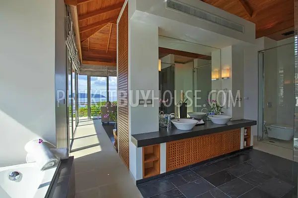 KAM71: Amazing 4 Bedrooms Beachfront Villa in Kamala. Photo #12